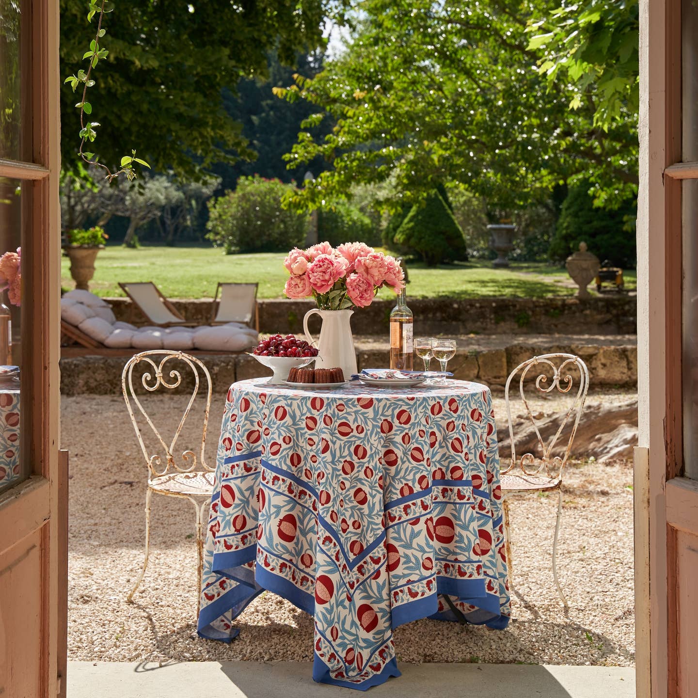 Grenadine Blue & Red Tablecloth