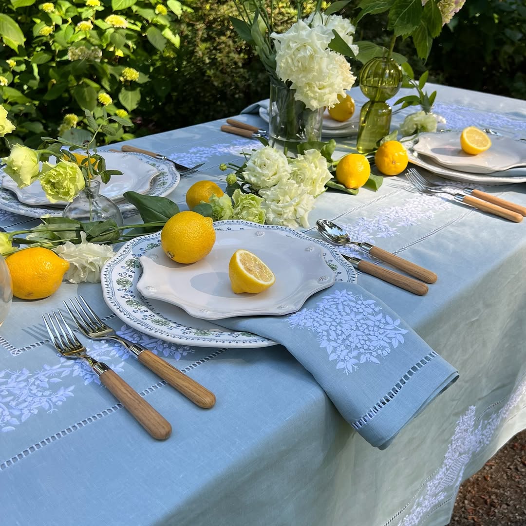 Jardin Classic Linen Tablecloth